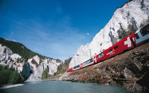 diaforetiko.gr : glacier express train switzerland treno Μοναδικά ταξίδια με τρένο σε χειμωνιάτικα, παραμυθένια τοπία!