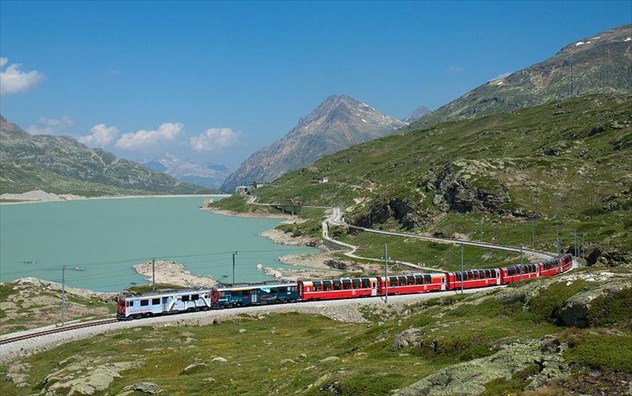 diaforetiko.gr : bernina express treno Μοναδικά ταξίδια με τρένο σε χειμωνιάτικα, παραμυθένια τοπία!