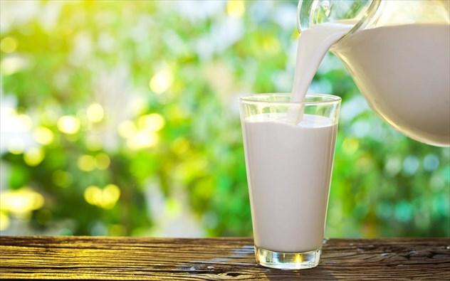 Μελέτη συνδέει το ελαφρύ γάλα (άλλα όχι γαλακτοκομικά) με λιγότερο σπλαχνικό λίπος