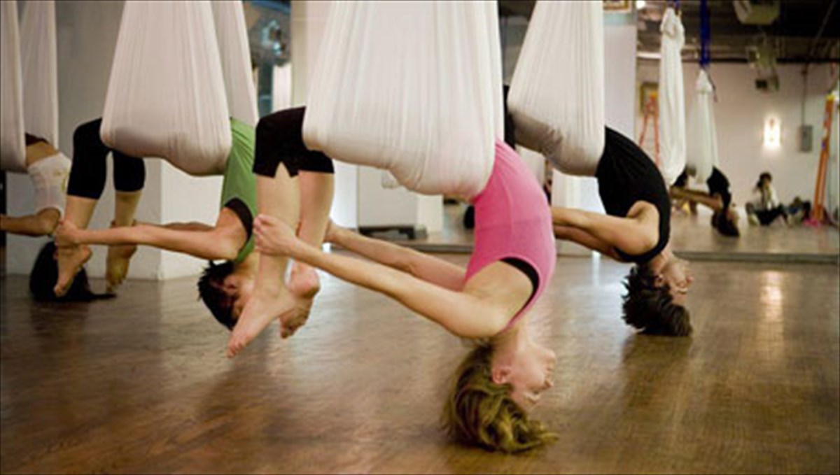 aerial-yoga-gumnasteite-akrobatontas