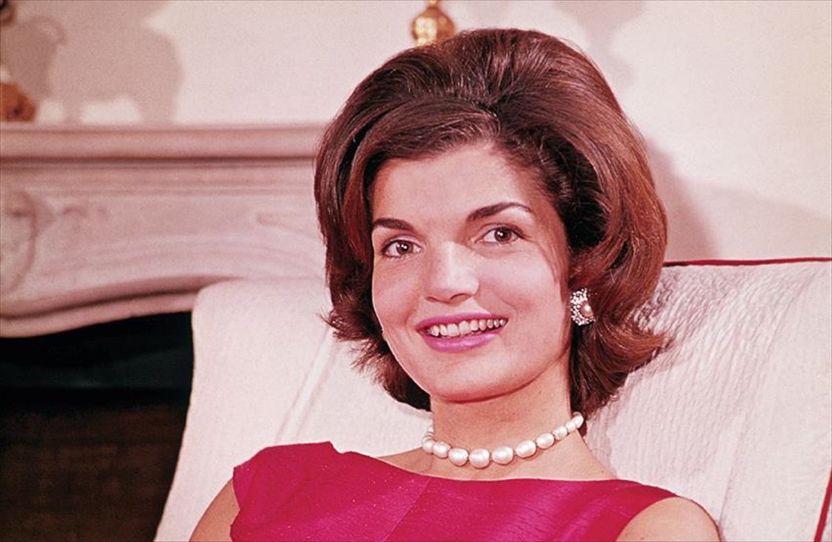 Jacqueline-kennedy-at-home