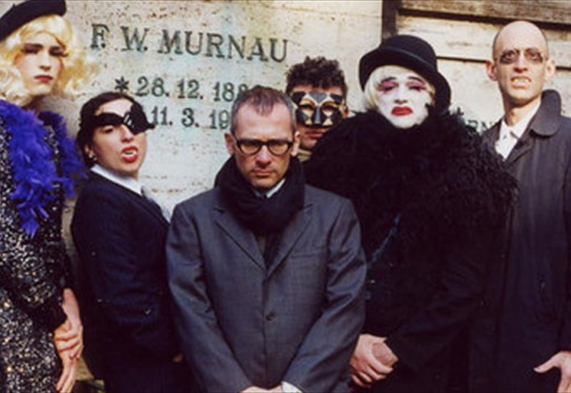 ΣΚΟΤΩΣΕΣ ΤΟ ΑΝΤΕΡΓΚΡΑΟΥΝΤ ΣΙΝΕΜΑ, Ή Η ΠΡΑΓΜΑΤΙΚΗ ΣΗΜΑΣΙΑ ΤΗΣ ΤΕΧΝΗΣ, ΜΕΝΕΙ, ΜΕΝΕΙ