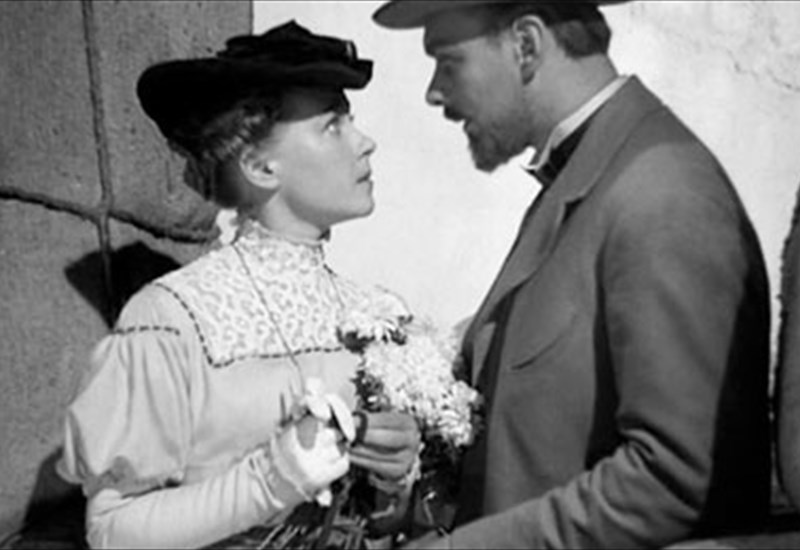 Η ΚΥΡΙΑ ΜΕ ΤΟ ΣΚΥΛΑΚΙ