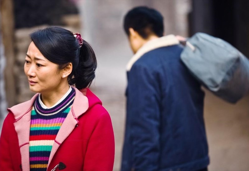 ΠΕΡΑ ΑΠΟ ΤΑ ΒΟΥΝΑ