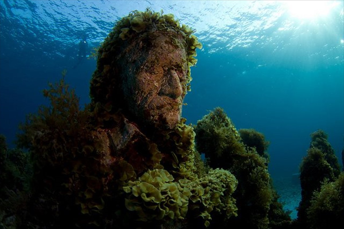3 дня в океане. Подводный парк Канкун. Канкун Мексика подводный музей. Остров под водой. Озеро под водой.
