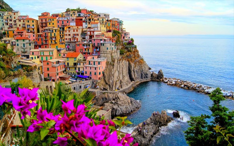 epta-paraliaka-meri-tou-kosmou-pou-den-usteroun-se-xroma