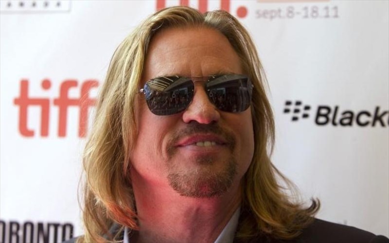 o-val-kilmer-paradexetai-oti-epasxe-apo-karkino