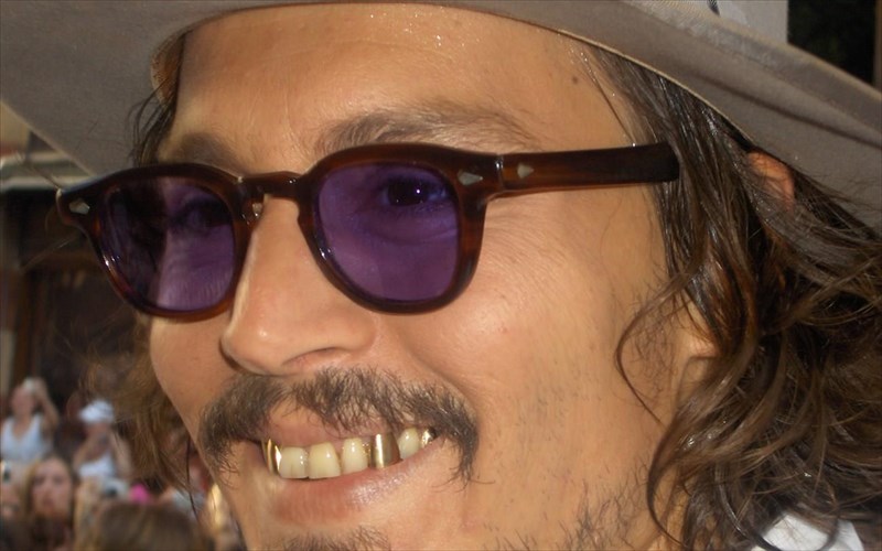 fountonei-i-diamaxi-tou-Johnny-depp-me-tous-proin-manatzer-tou-diamaxi-tou-Johnny-depp-me-tous-proin-manatzer-tou