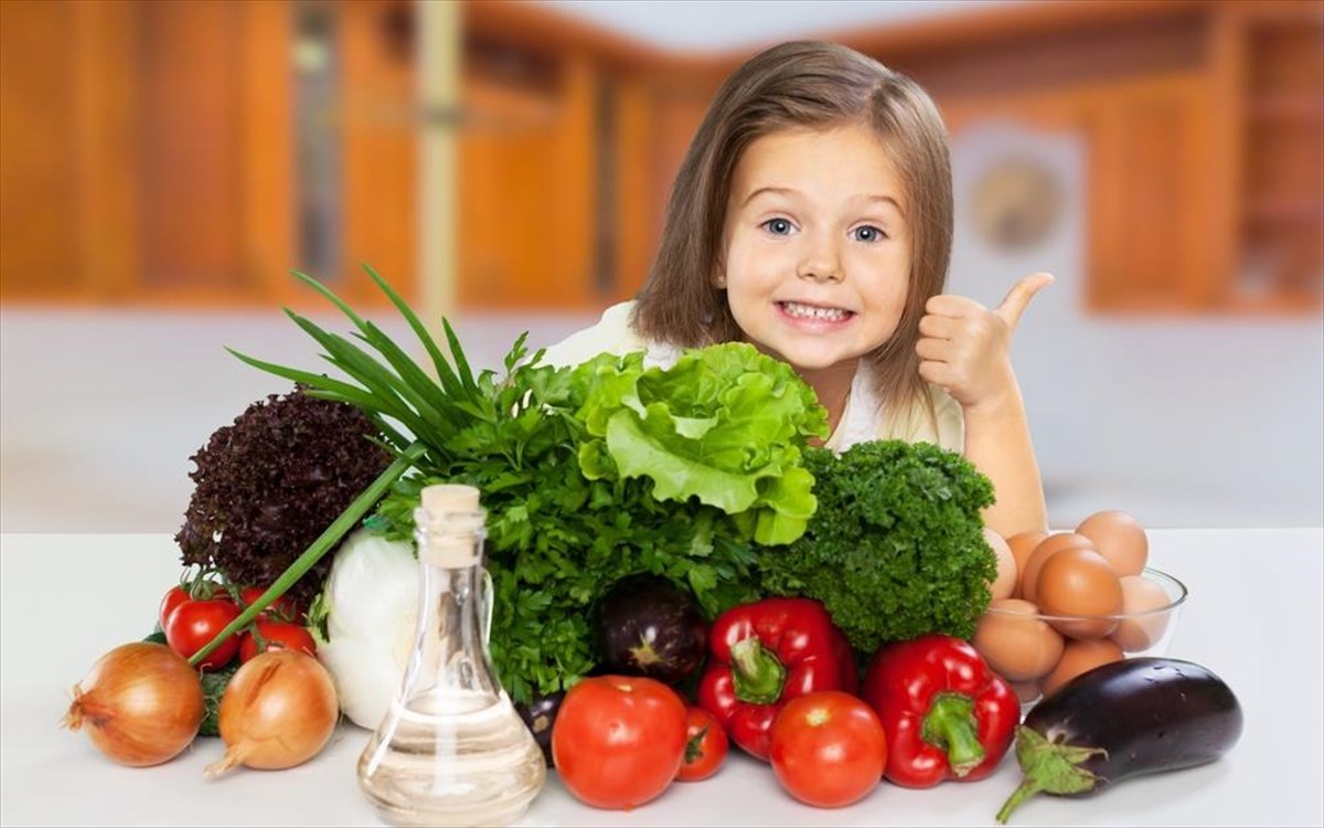 Η υγιεινή διατροφή κάνει τα παιδιά χαρούμενα | clickatlife
