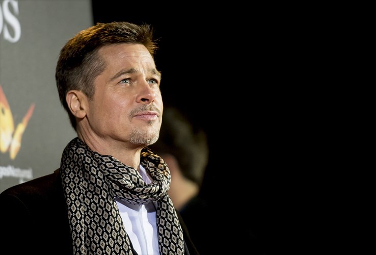 otan-o-brad-pitt-briskei-thalpori-sto-tzaki-tou-spitiou-tou-brad-pitt-briskei-thalpori-sto-tzaki-tou-spitiou-tou
