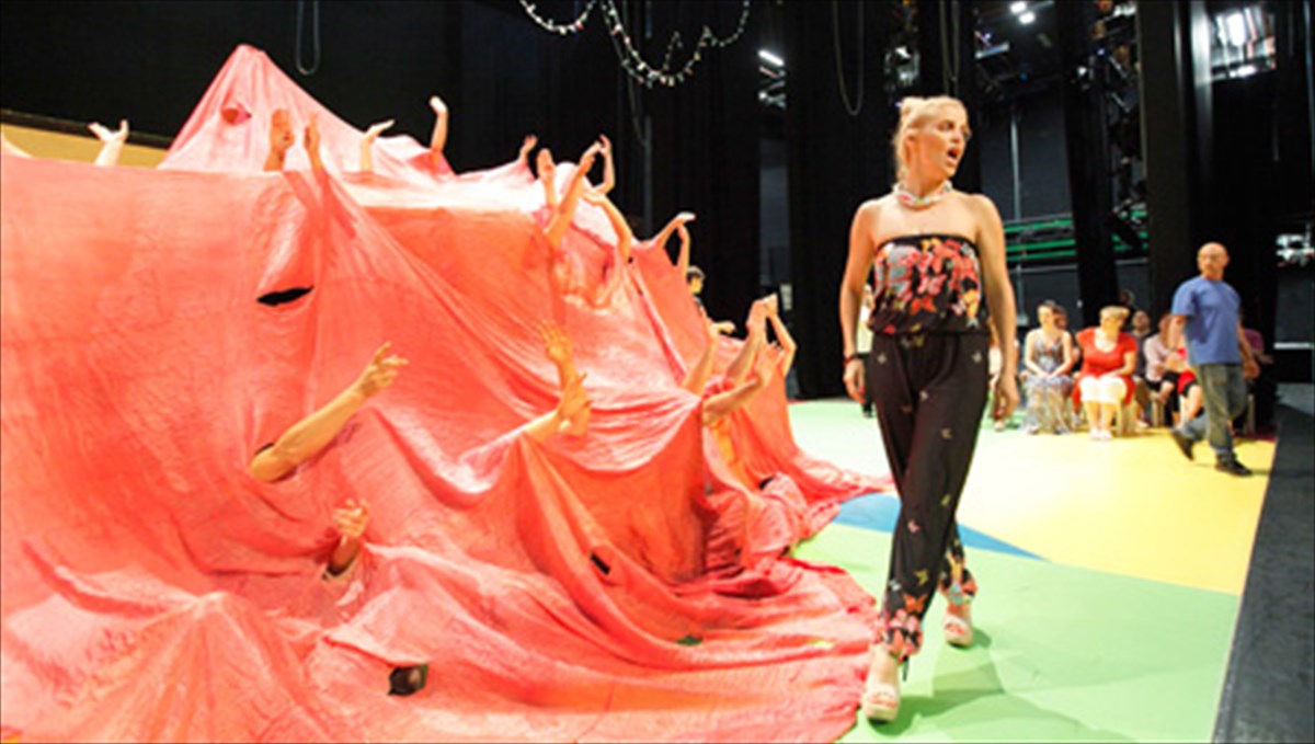 o-baftistikos-antikatathliptiki-opereta