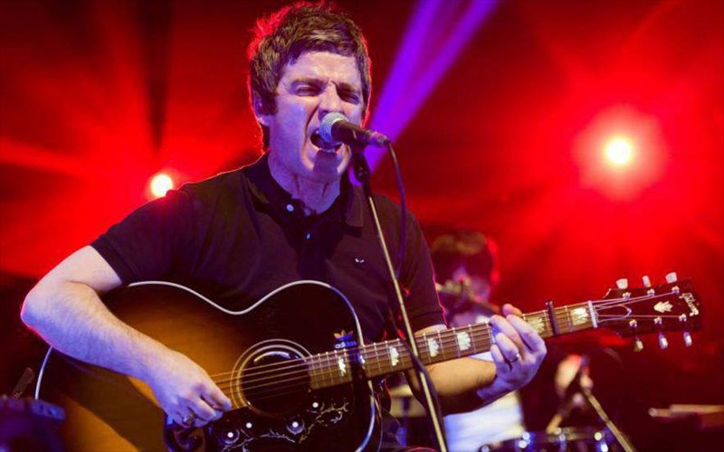 ksexoristi-sunaulia-tou-noel-gallagher-gia-tous-fans-tou-sto-londino