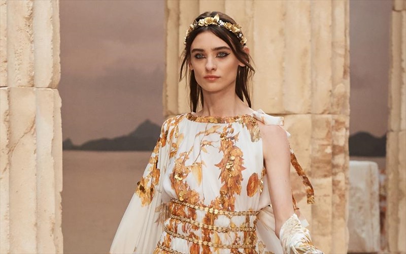 h-arxaia-elliniki-omorfia-apotheonetai-sto-parisi