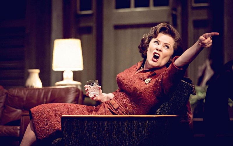 poios-fobatai-ti-birtzinia-goulf-apo-to-ethniko-theatro-tis-agglias-sto-megaro-mousikis-athinon