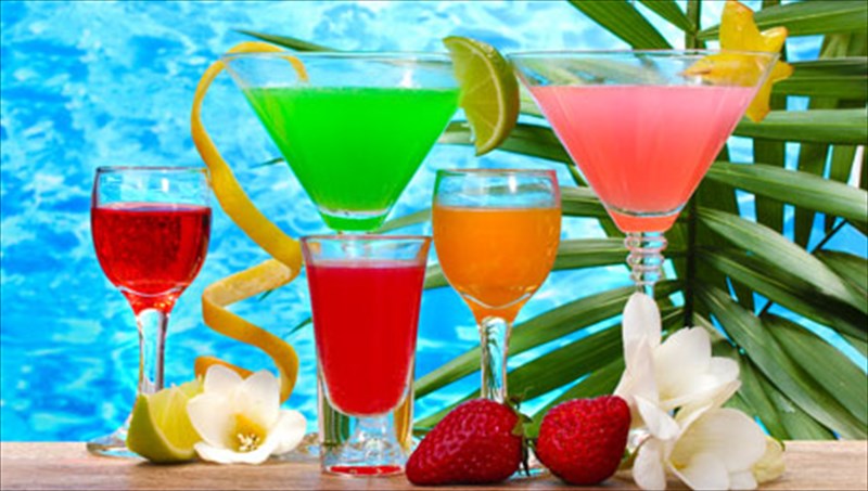 kalokairina-cocktails-ugeia-drosia-kai-diaskedasi