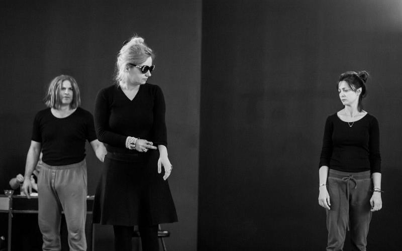 protes-fotografies-apo-tous-turannosaurous-reks-tis-lenas-kitsopoulou