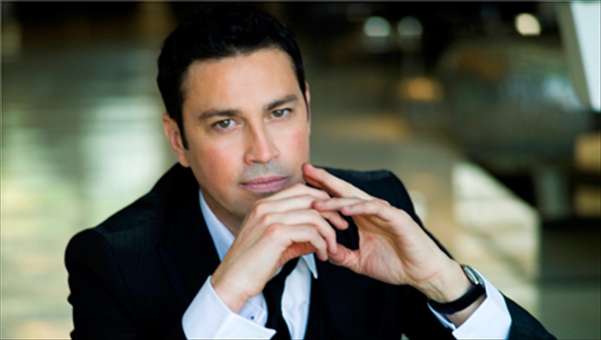 me-anoixta-ftera-taksideuei-stin-ellada-o-marios-fragkoulis-marios-fragkoulis