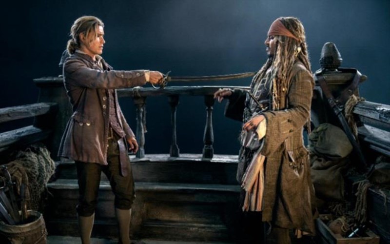 xaker-kratoun-omirous-tous-peirates-tis-karaibikis