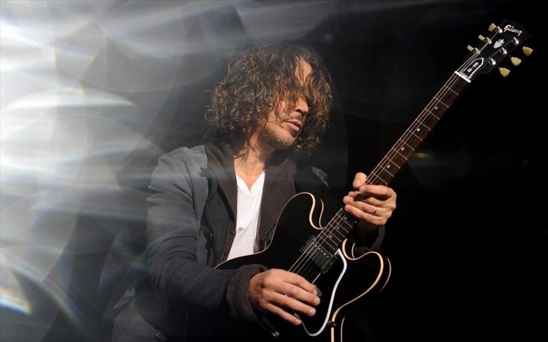 o-kosmos-tou-theamatos-ksespa-gia-ton-thanato-tou-chris-cornell