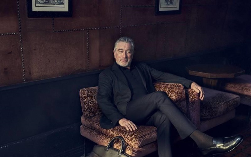 otan-o-robert-de-niro-milaei-ntunetai-kai-skeftetai-italika-robert-de-niro-milaei-ntunetai-kai-skeftetai-italika
