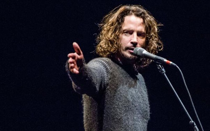 sto-fos-leptomereies-gia-ton-thanato-tou-chris-cornell