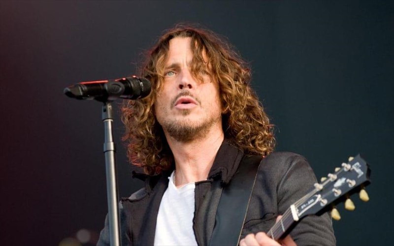 oi-u2-afierosan-to-running-to-stand-still-ston-chris-cornell
