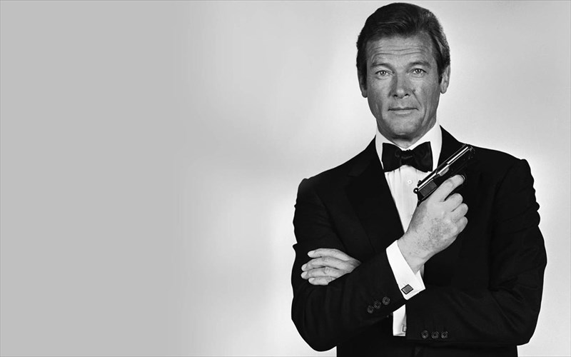 se-ilikia-89-eton-efuge-apo-ti-zoi-o-sir-roger-moore-sir-roger-moore
