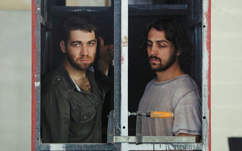 fotografies-kai-binteo-gia-ti-sfagi-ton-parision-apo-tin-orxistra-ton-mikron-pragmaton