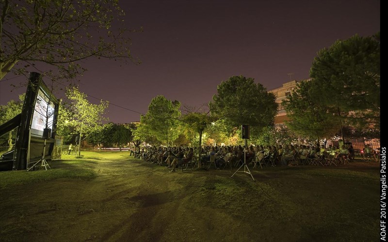 to-7o-athens-open-air-film-festival-erxetai-kai-fetos-me-mia-afisa-aristourgima