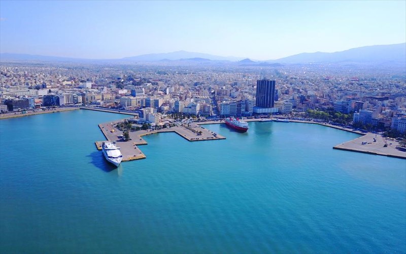 oi-peiraiotes-anoigoun-ta-spitia-tous