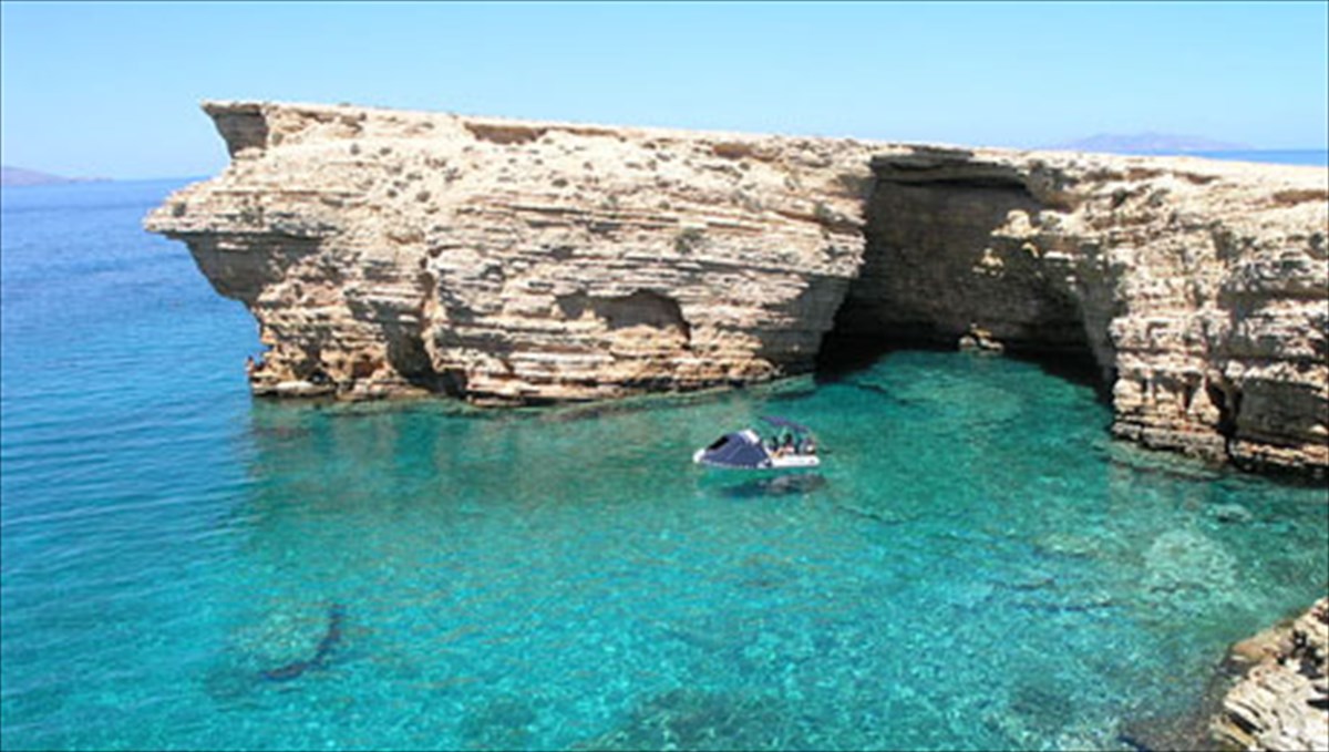 koufonisia-smaragdenia-thalassa-na-tin-pieis-sto-potiri