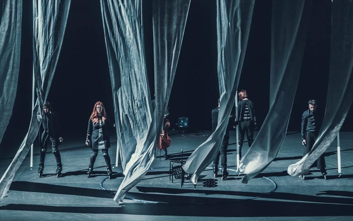 theia-komodia-vasitas