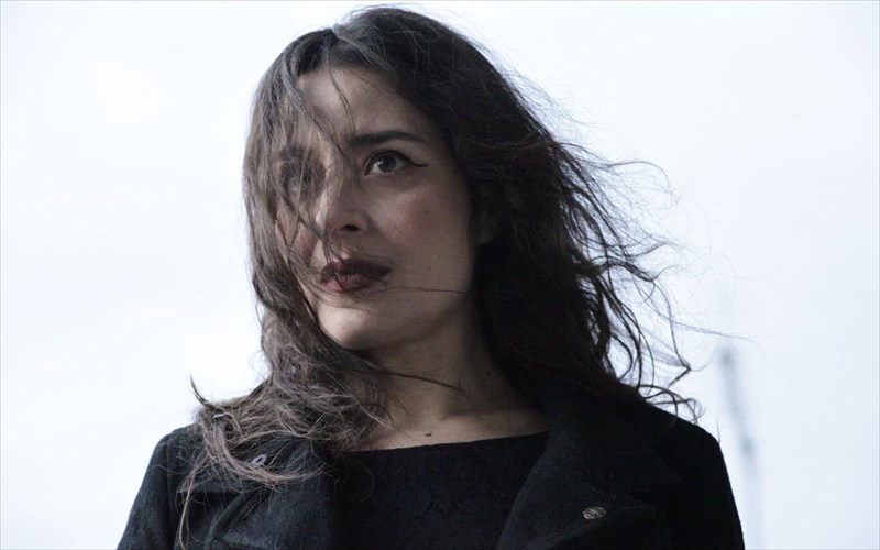 otan-se-ligo-katebikame-sti-thalassa-me-tin-fenia-papadodima