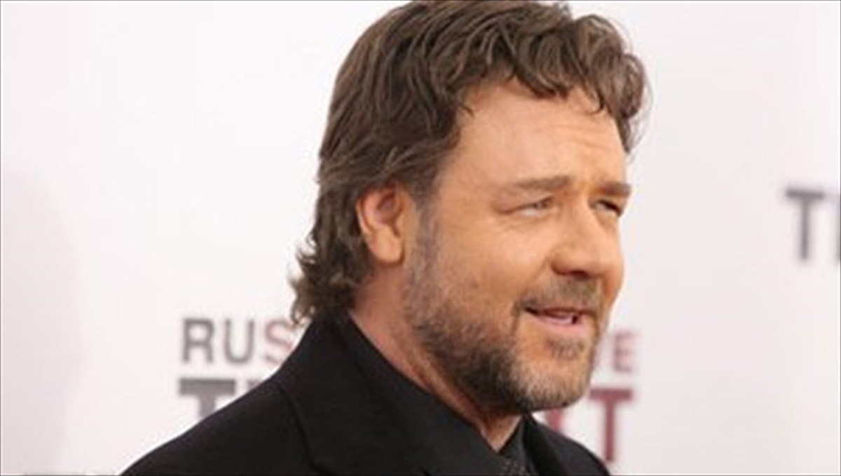 russell-crowe-o-neos-komis-drakoulas-neos-komis-drakoulas