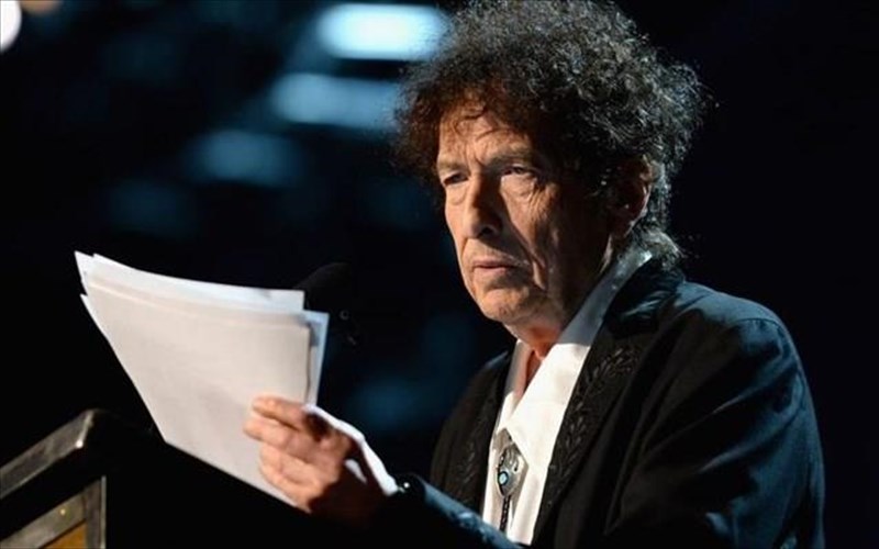 i-omilia-tou-bob-dylan-gia-to-brabeio-nompel-logotexnias