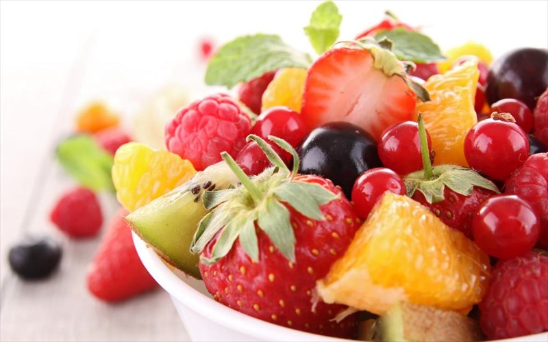 ta-kalokairina-frouta-kai-i-threptiki-tous-aksia-threptiki-tous-aksia