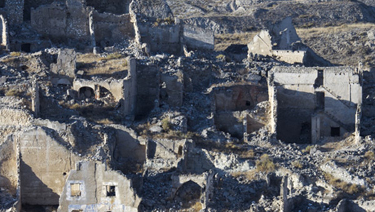 o-antony-beevor-fotizei-ton-ispaniko-emfulio