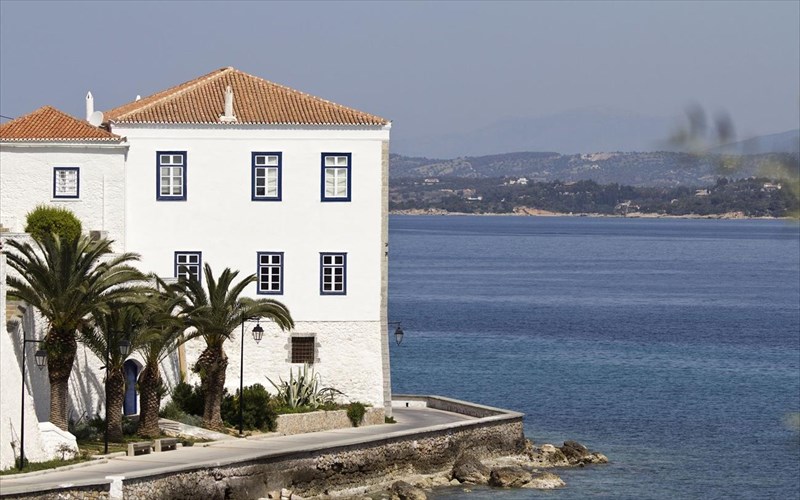 oi-spetses-paizoun-beach-volley