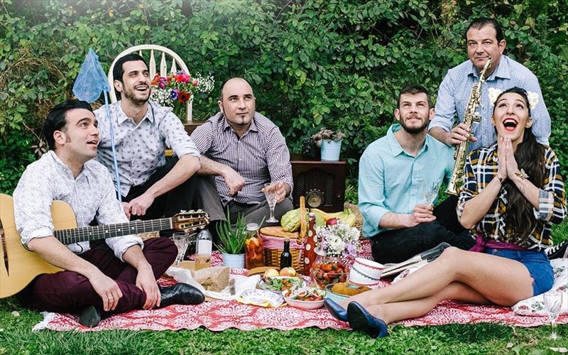 oi-the-swingn-cats-epistrefoun-stin-taratsa-tou-gazarte