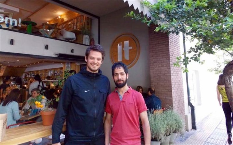 refugee-food-festival-oi-prosfuges-sef-pairnoun-ta-inia