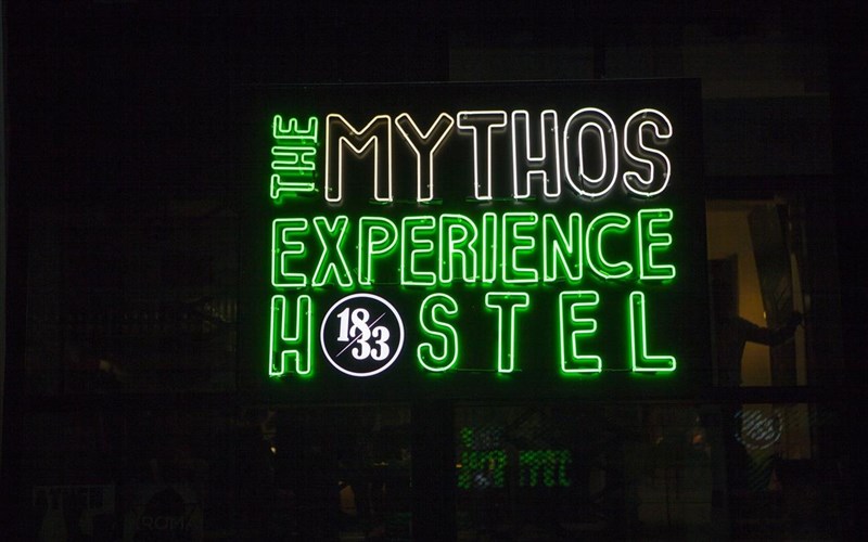 mythos-experience-hostel-to-muthiko-hostel-katebazei-rola-me-ena-megalo-partu