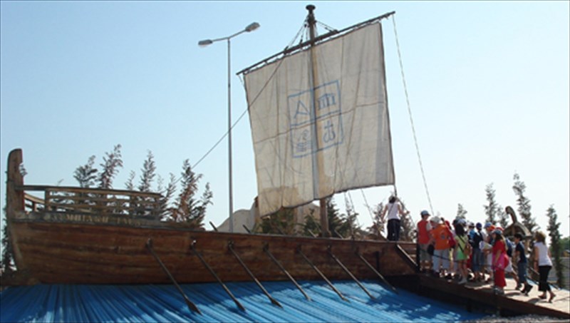 paizo-paizeis-paizoume-ston-elliniko-kosmo