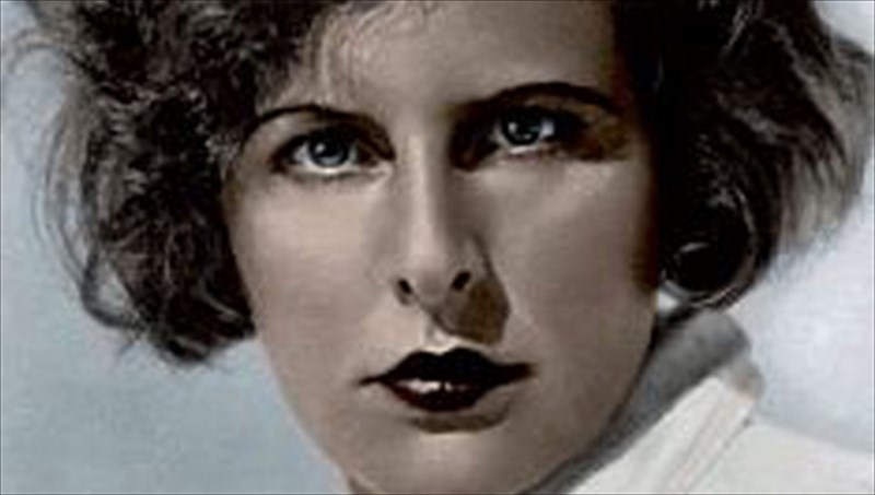 oi-agnostes-ptuxes-tis-leni-rifenstal