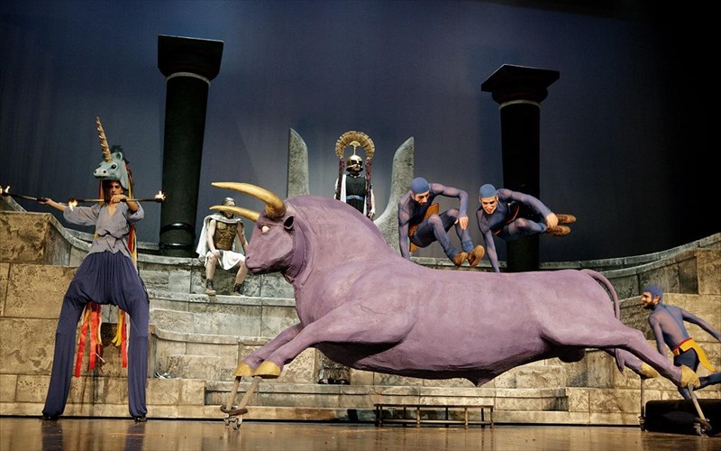 i-sofia-spuratou-anebazei-to-thiseas-kai-ariadni-sto-nisi-ton-tauron-sti-thessaloniki