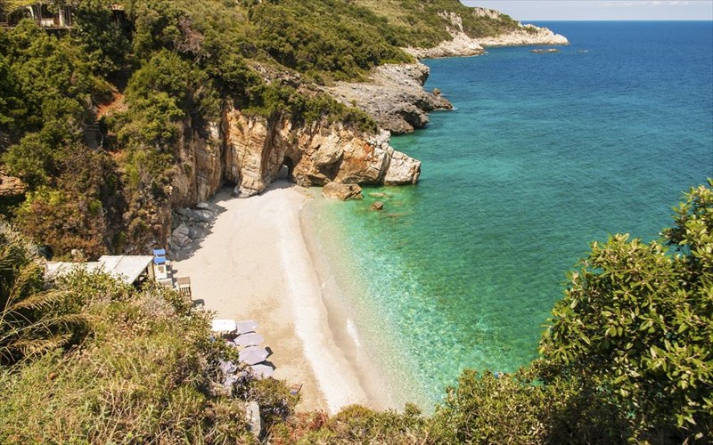 boutia-se-pente-omorfes-paralies-tis-ipeirotikis-elladas