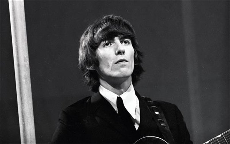 brethike-xameno-tragoudi-tou-george-harrison-se-skampo-pianou