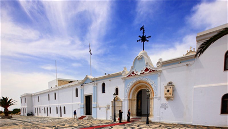 i-kalokairini-sunaksi-ton-logotexnon-stin-tino