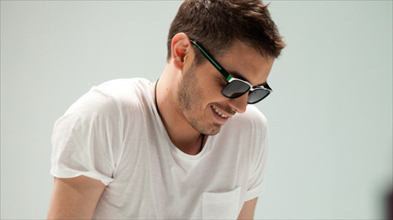 o-mixalis-xatzigiannis-paizei-tharros-i-alitheia-alitheia