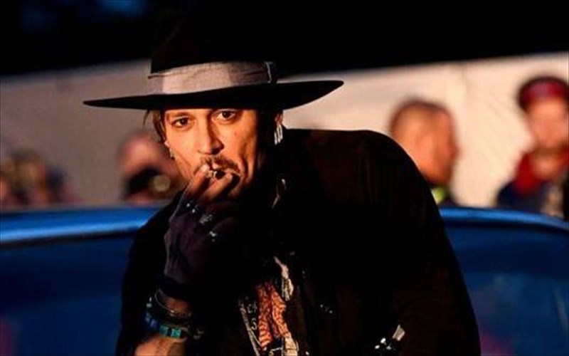 suggnomi-apo-ton-Johnny-depp-gia-to-dolofoniko-tou-xioumor