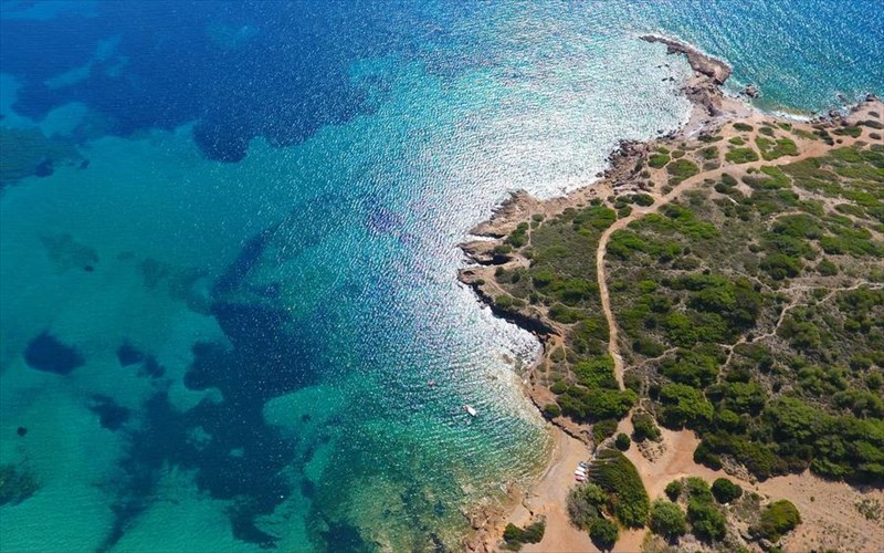 oi-kaluteres-paralies-tis-athinas-gia-tis-protes-bouties